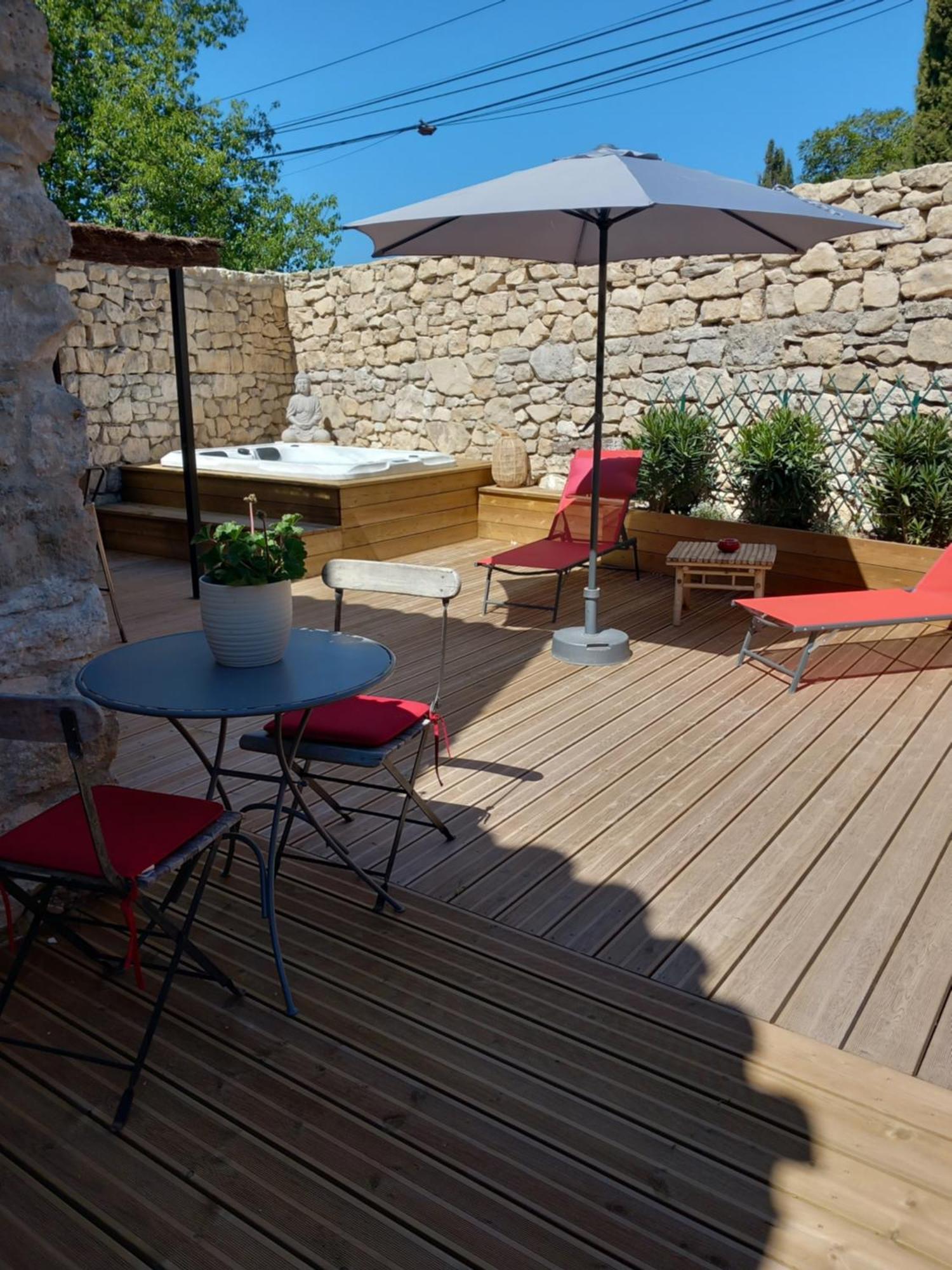 Chez Daniele Chambre Avec Jacuzzi Et Terrasse Privee Murs  Exterior foto