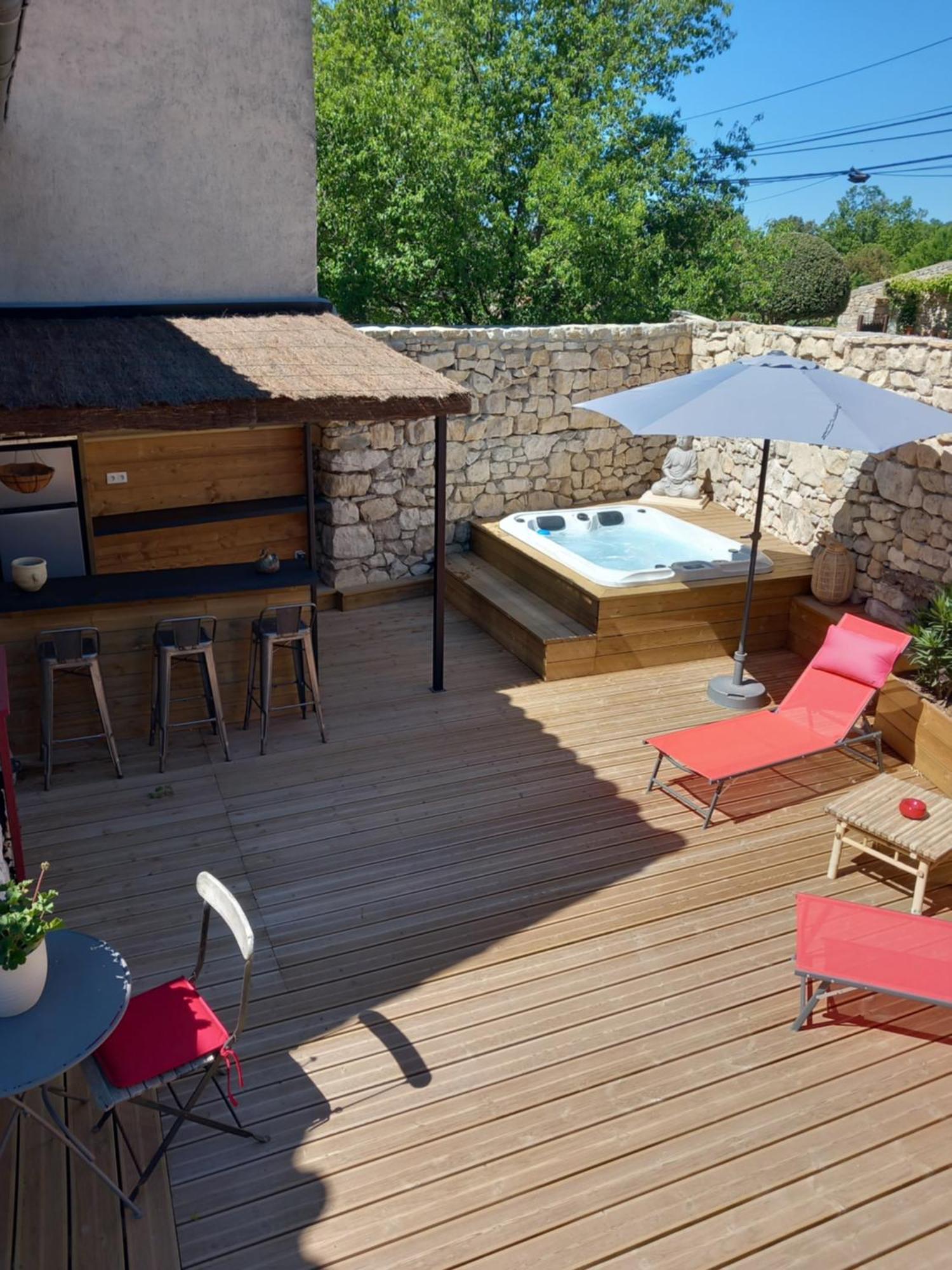 Chez Daniele Chambre Avec Jacuzzi Et Terrasse Privee Murs  Exterior foto